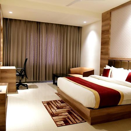 Hotel Crystal Grand Haldwāni Zewnętrze zdjęcie
