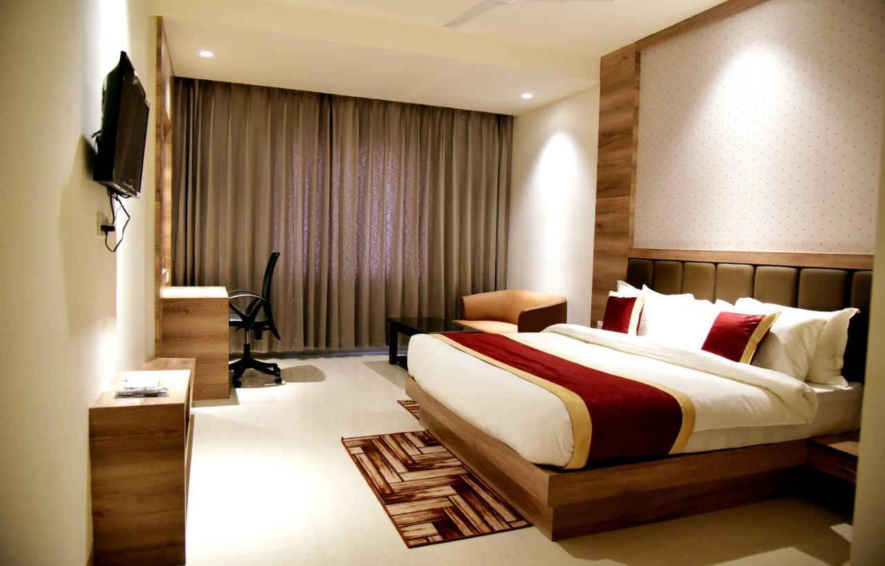 Hotel Crystal Grand Haldwāni Zewnętrze zdjęcie