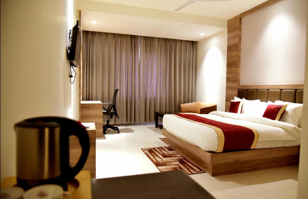 Hotel Crystal Grand Haldwāni Zewnętrze zdjęcie