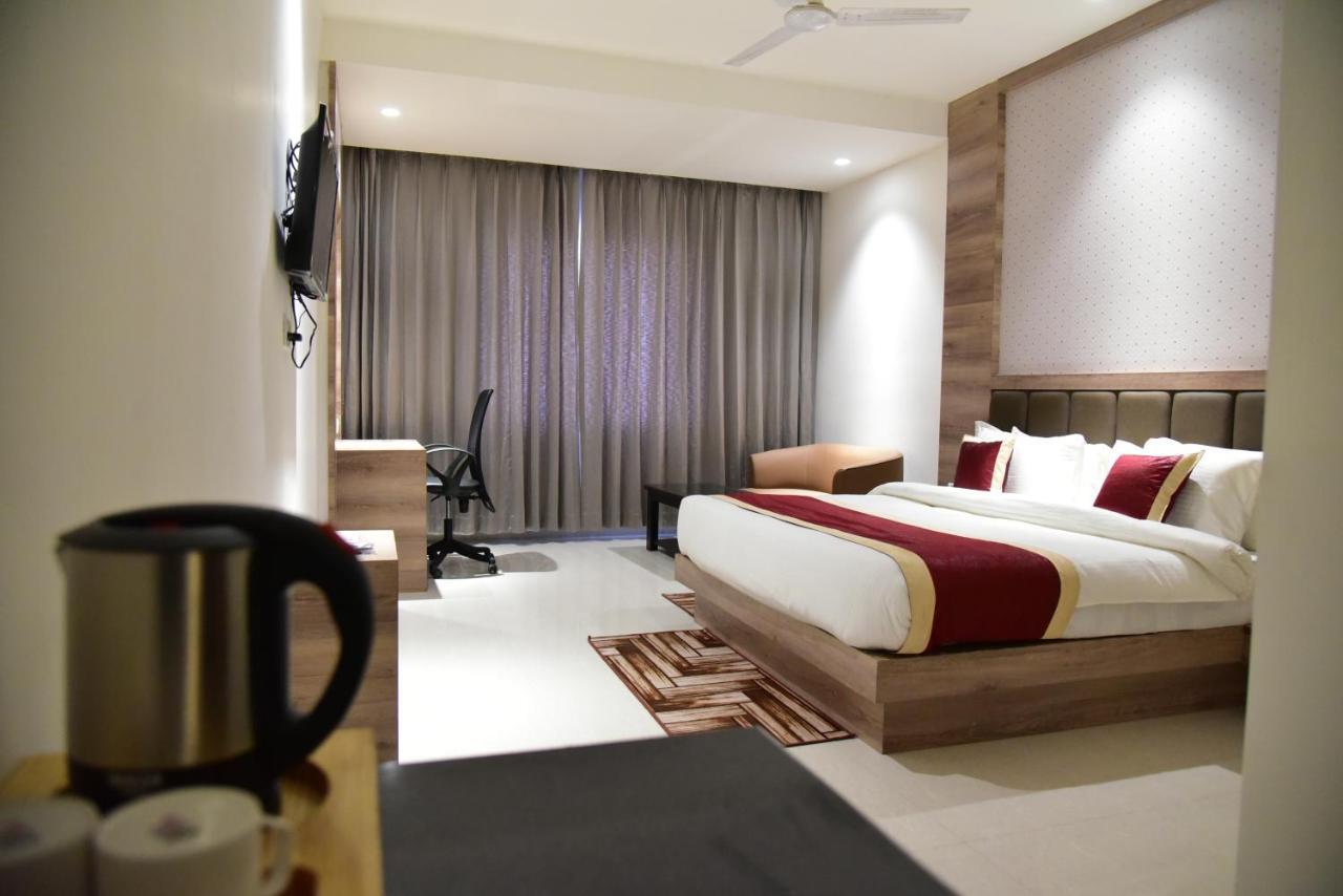 Hotel Crystal Grand Haldwāni Zewnętrze zdjęcie