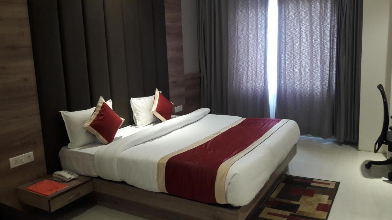 Hotel Crystal Grand Haldwāni Zewnętrze zdjęcie