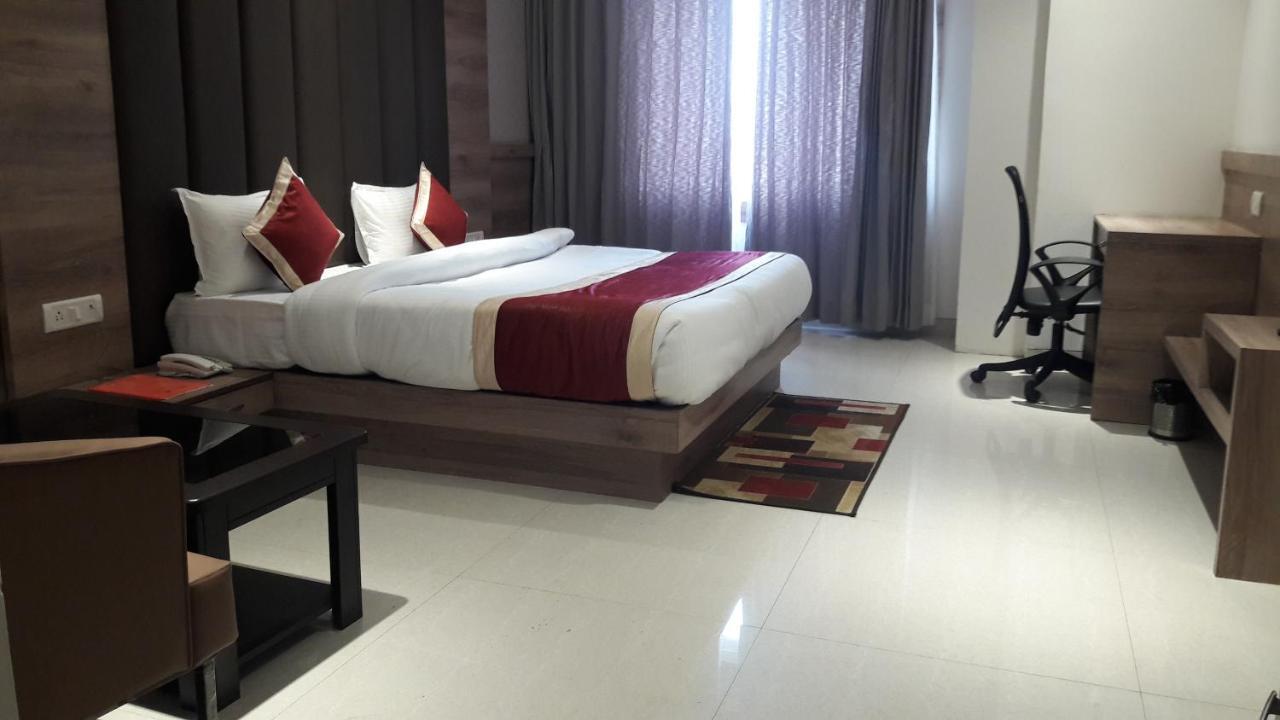 Hotel Crystal Grand Haldwāni Zewnętrze zdjęcie